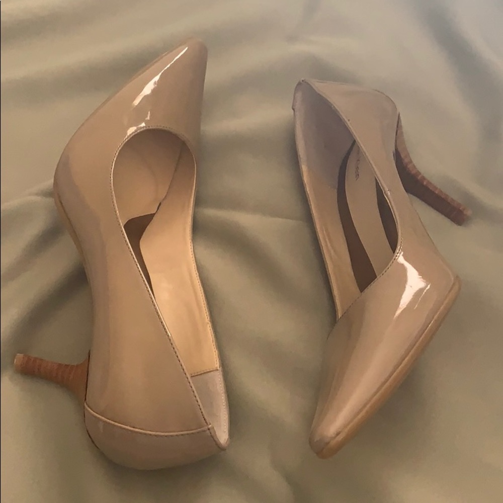 Low heel classic light taupe pump
